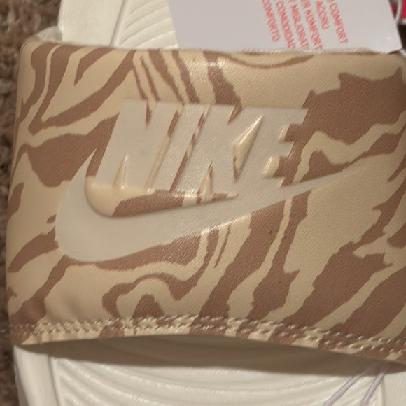 NWT NIKE POOL SLIDES LOUNGE SANDALS BEACH SHOES 6 womens - Picture 3 of 8